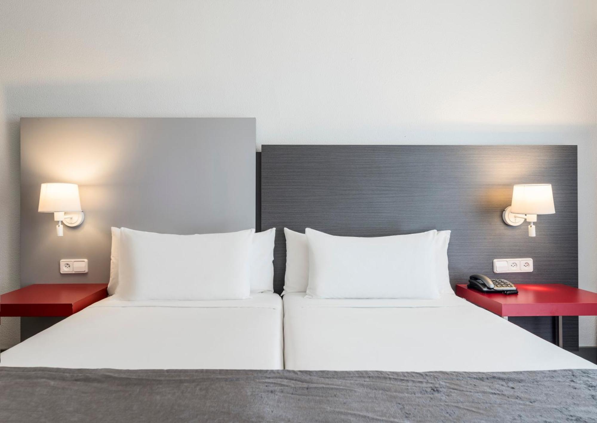Ilunion Romareda Hotel Saragoça Quarto foto