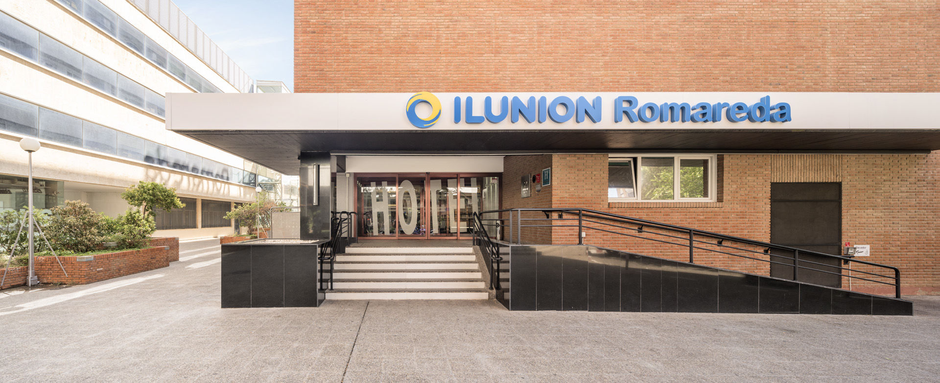 Ilunion Romareda Hotel Saragoça Exterior foto